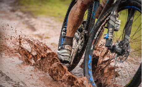 雨の日にサイクリングをするの注意点